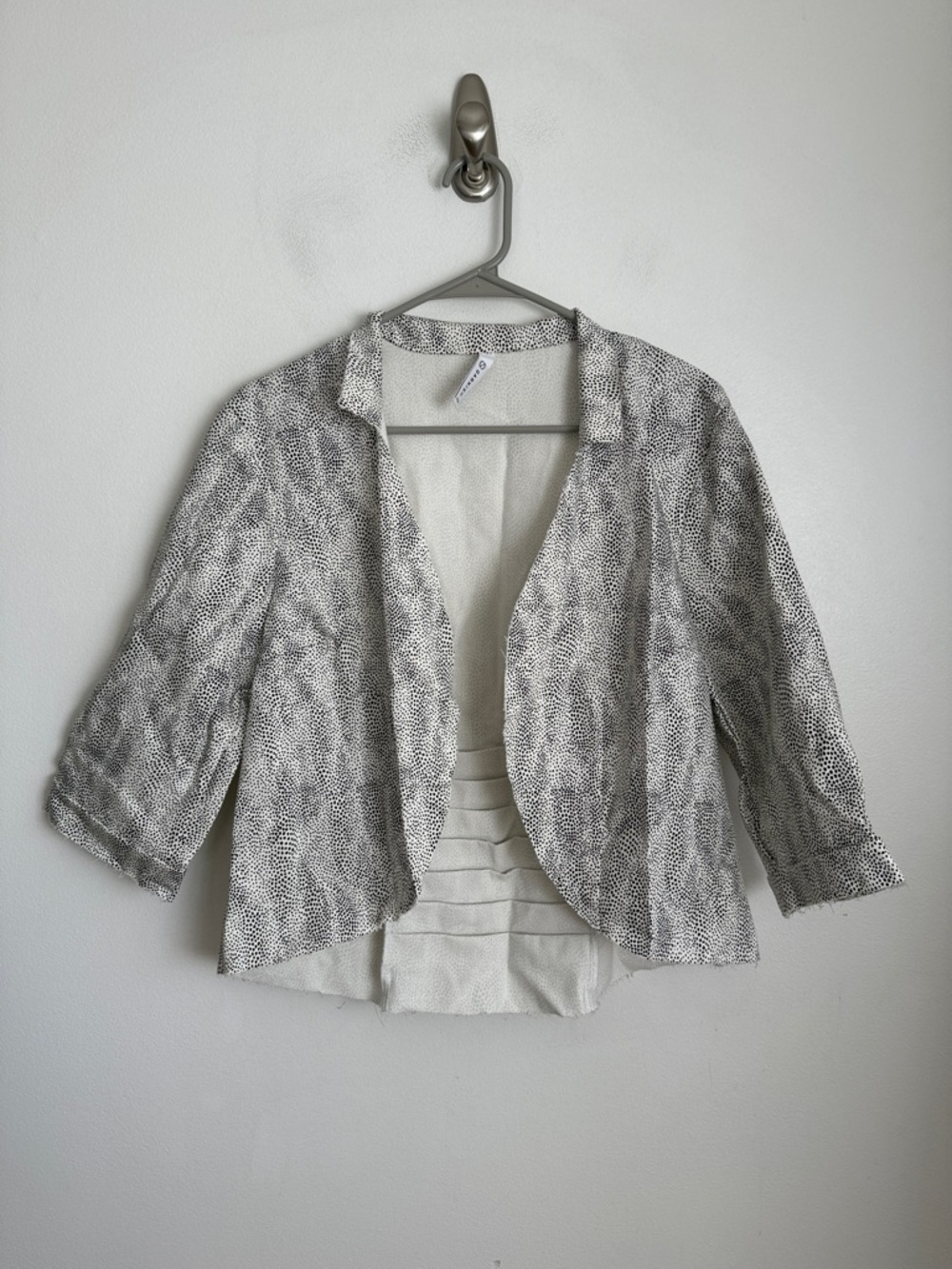 Preowned Women’s Size XL Garnish PDX Black and White Dot Blazer